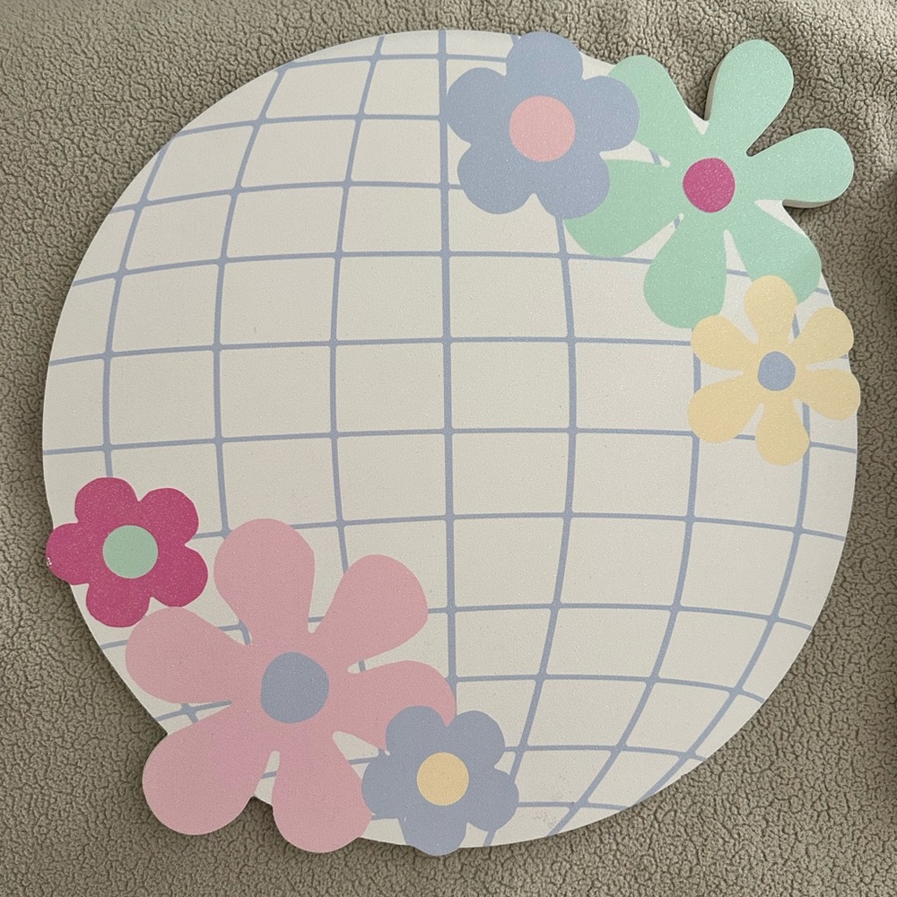 Round Floral Grid Wall Accent — Pastel Flowers